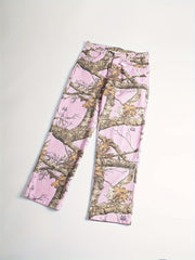 Wang Jiaer’s Camo Jeans: Graffiti Print, Lifelike Maple Leaf Design Camo Colors