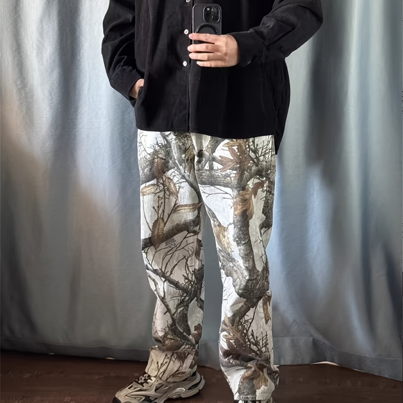 Wang Jiaer’s Camo Jeans: Graffiti Print, Lifelike Maple Leaf Design Camo Colors