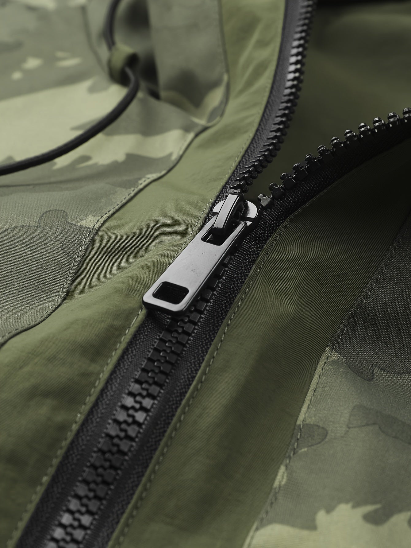 Men's Fashion Hooded Camo Preppy Jacket Camo Colors