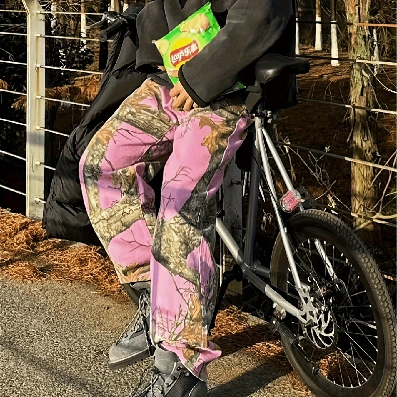 Wang Jiaer’s Camo Jeans: Graffiti Print, Lifelike Maple Leaf Design Camo Colors