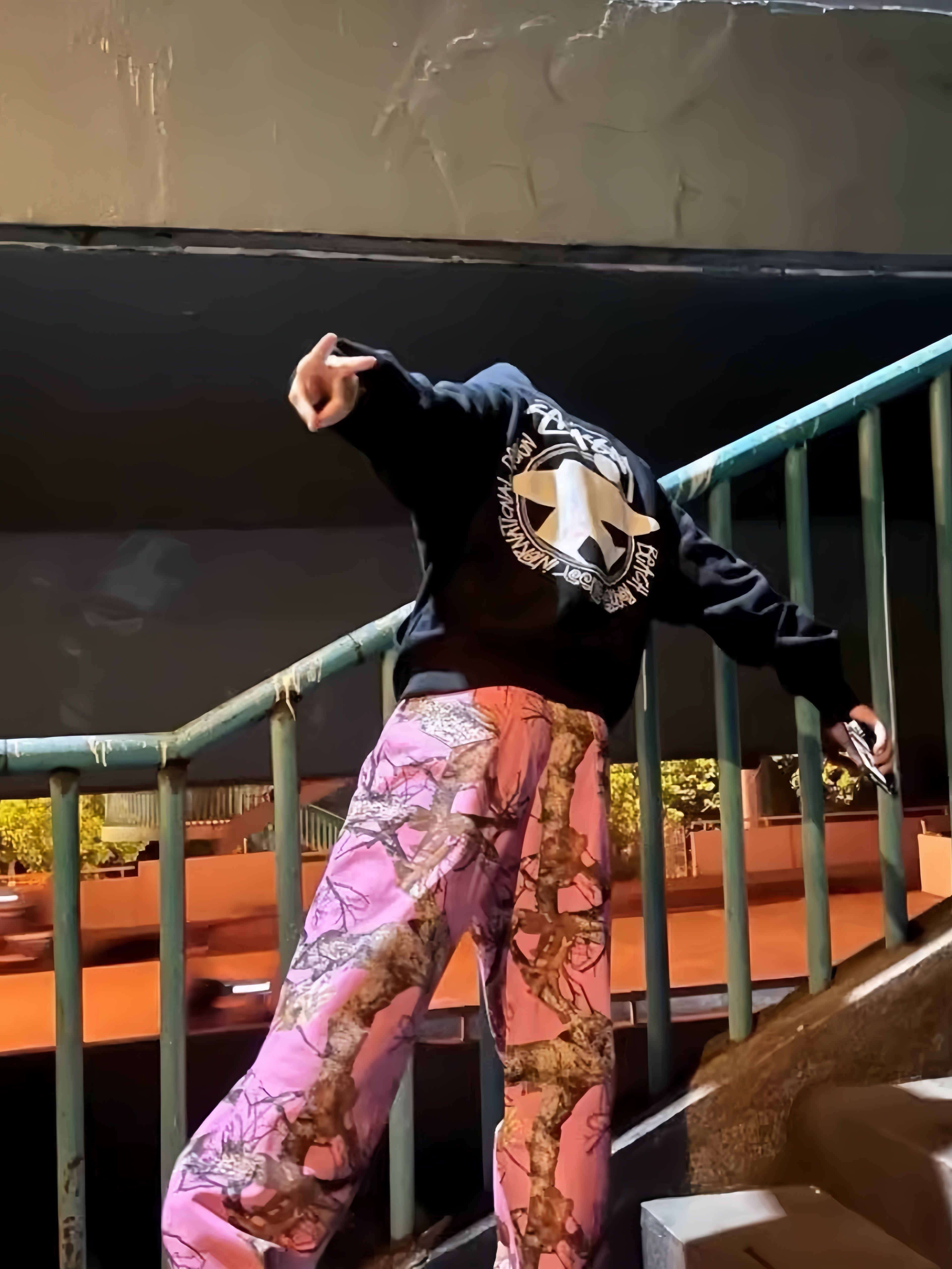 Wang Jiaer’s Camo Jeans: Graffiti Print, Lifelike Maple Leaf Design Camo Colors