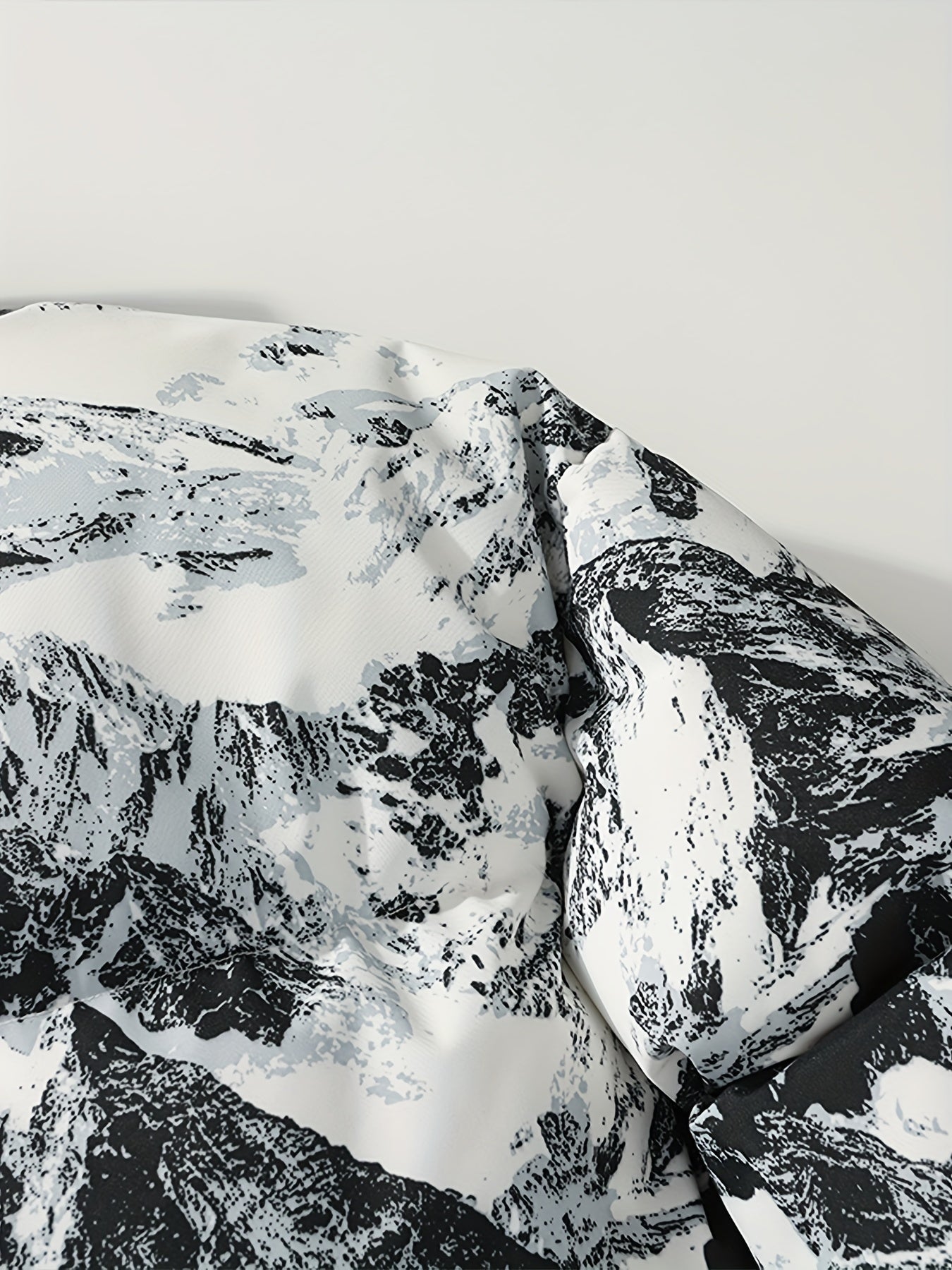 Men's Camo Hooded Puffer Jacket with Zip-Up Front Camo Colors