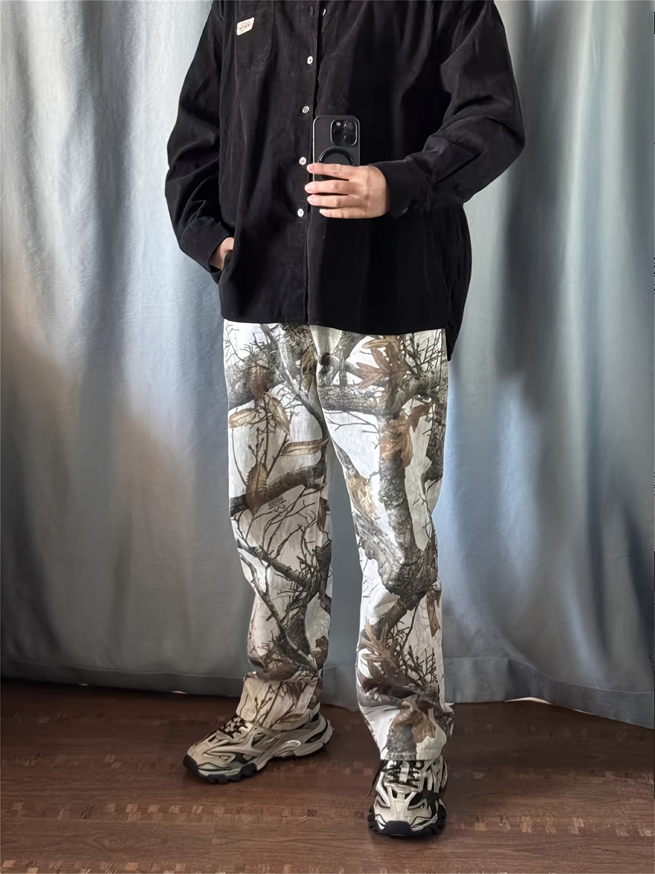 Wang Jiaer’s Camo Jeans: Graffiti Print, Lifelike Maple Leaf Design Camo Colors