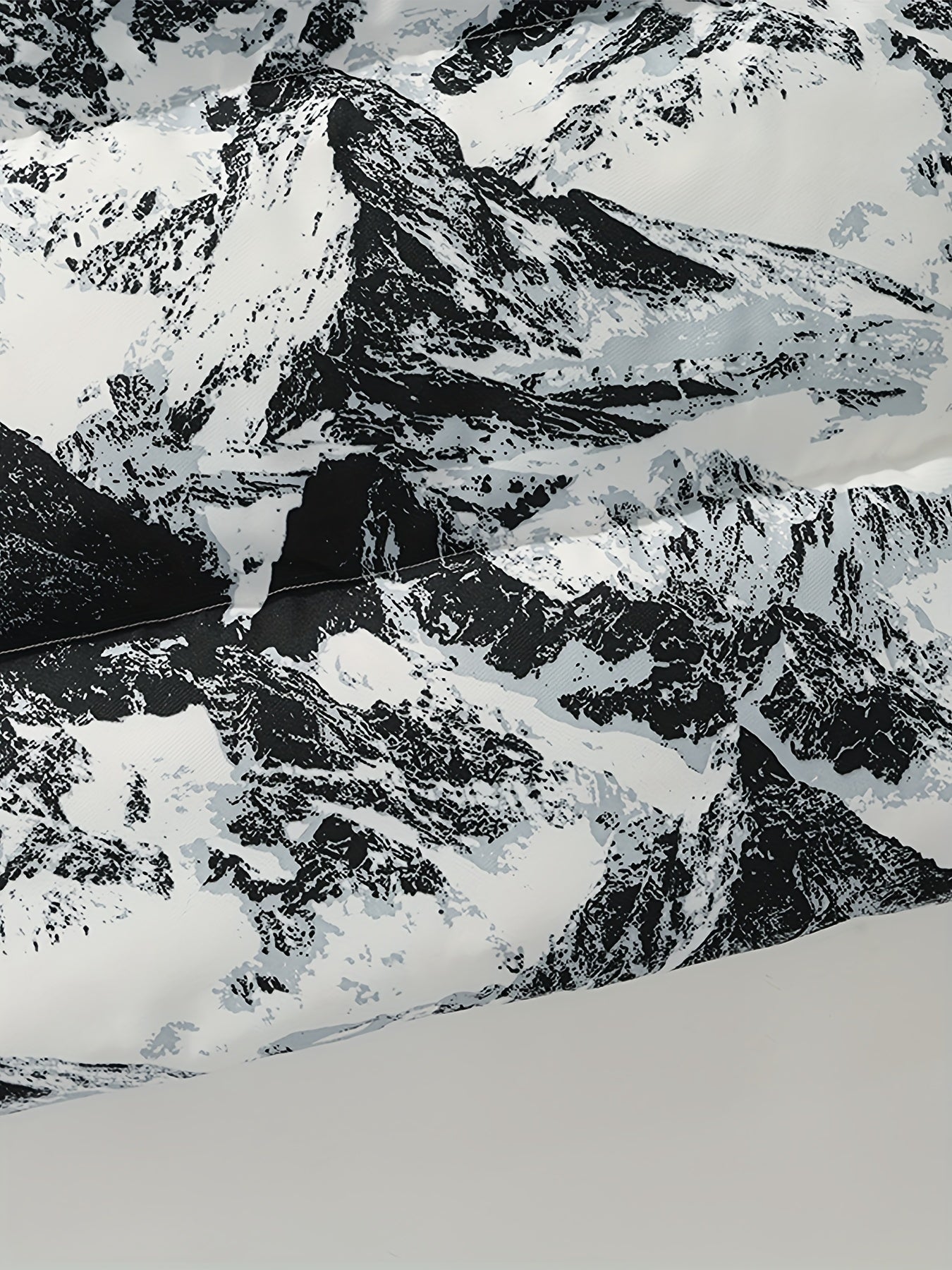 Men's Camo Hooded Puffer Jacket with Zip-Up Front Camo Colors